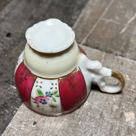 Vintage Small Bone China Tea Cup 22K Gold Trim - Picture 6 of 6